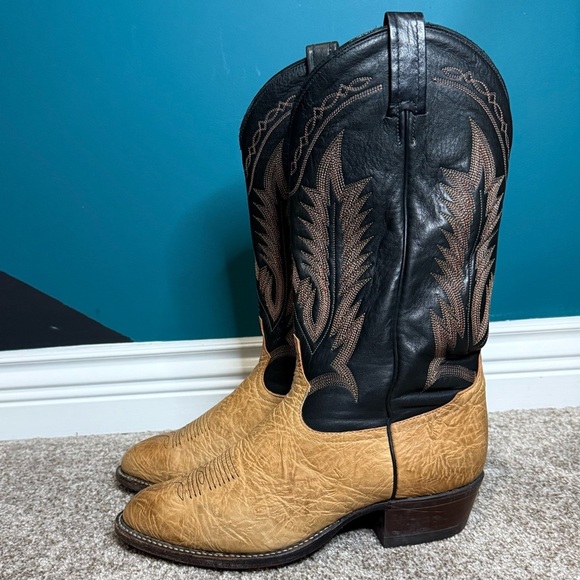 Tony Lama Men's Tan and Black Western Boots - Picture 2 of 14